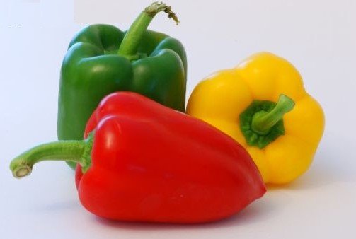 El pimiento es una hortaliza de forma, tamaño y color variable. Puede ser verde, rojo, amarillo, naranja e incluso ¡negro!. 